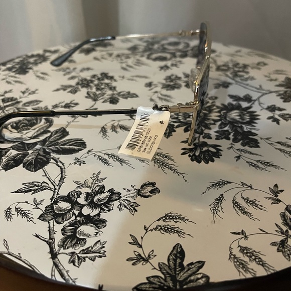 New with tag guess sunglasses - Picture 4 of 7